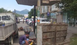 В Ессентуках ремонтируют автобусные остановки