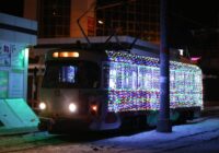 По улицам Пятигорска начал курсировать Новогодний трамвай